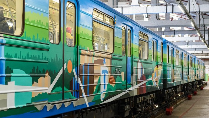 Состав-музей курсирует теперь по Екатеринбургскому метрополитену