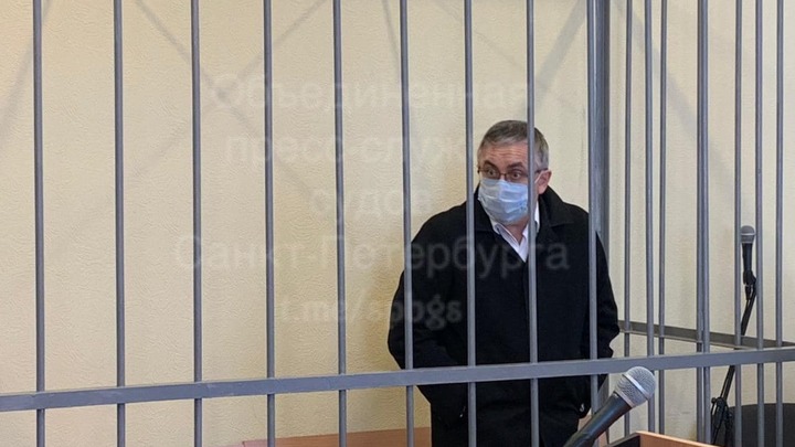 Главному нефрологу Петербурга, обвиняемого в убийстве жены, продлили срок задержания