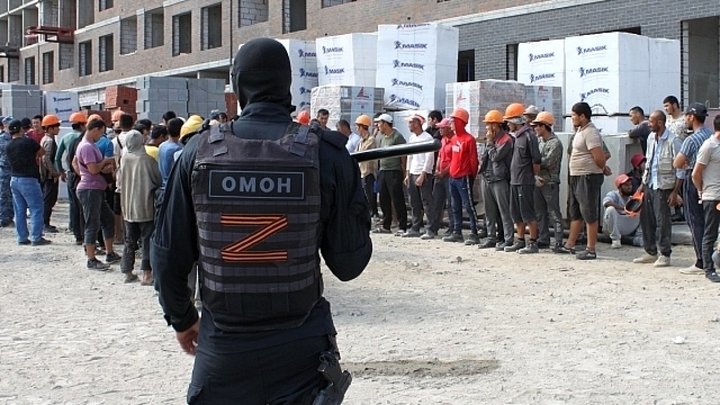 Давай, до свидания! В Ростове-на-Дону на стройке жилого массива задержали нарушителей миграционного закона о приезжих рабочих