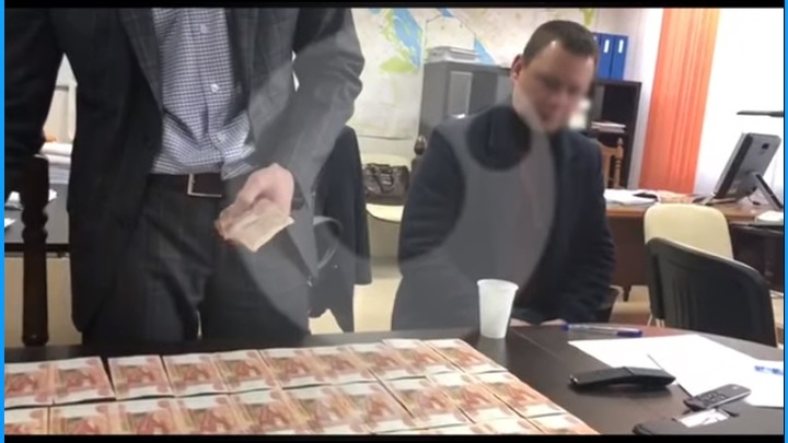 Опубликовано видео задержания  бизнесмена Проничева и журналиста Сальникова в Новосибирске