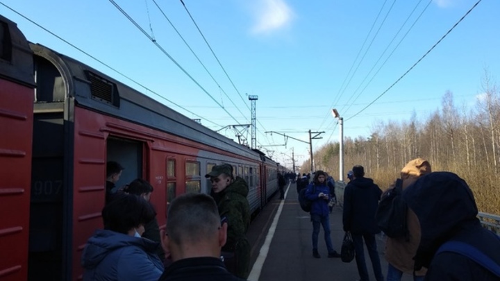 Петербуржцы пожаловались на сбой движения электричек в Приозерском направлении