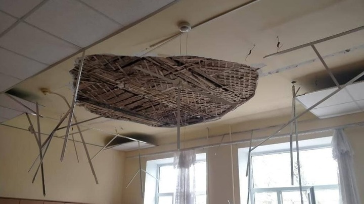 В школе Армавира обрушился потолок. Трое детей в больнице