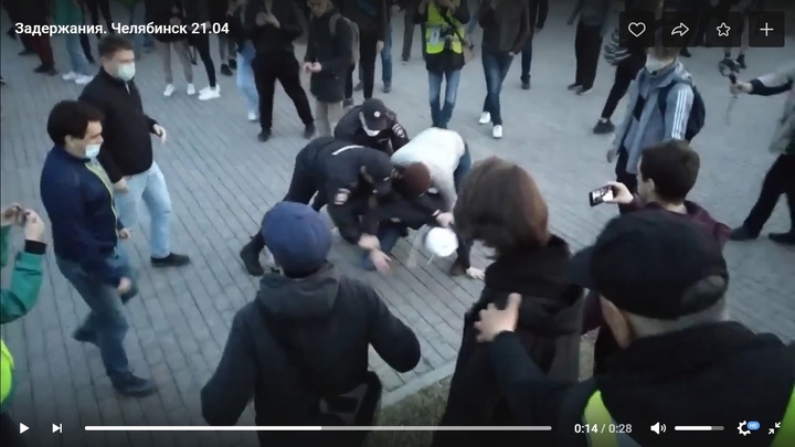 На несогласованном митинге в Челябинске нарушителей вязали люди в штатском