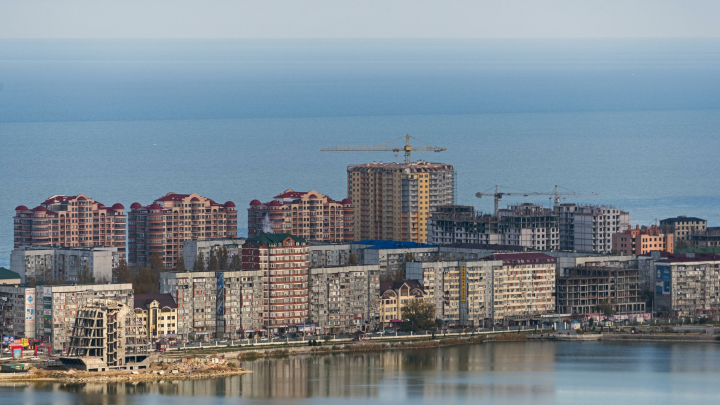 «Невероятное зрелище!» В Дагестане наблюдали гигантский смерч: Кадры