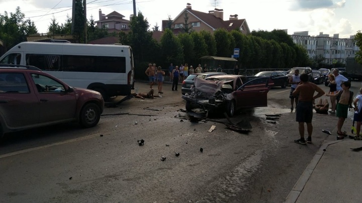 В Самаре на 9 просеке KIA врезалась в пассажирский автобус: 8 пострадавших