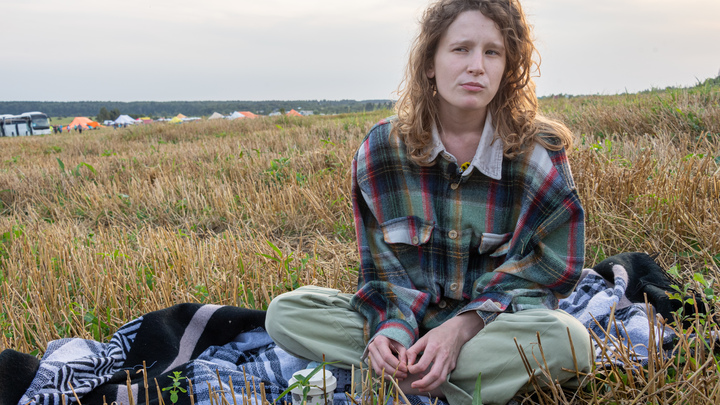 Жизнь ничему не научила: Певицу Монеточку* объявили в розыск