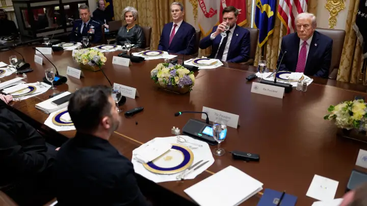 Axios: Трамп был жёстким с Зеленским, а встреча была напряжённой
