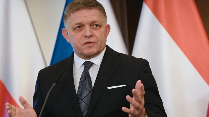Премьеру Словакии Роберту Фицо доставили конверт с пулей