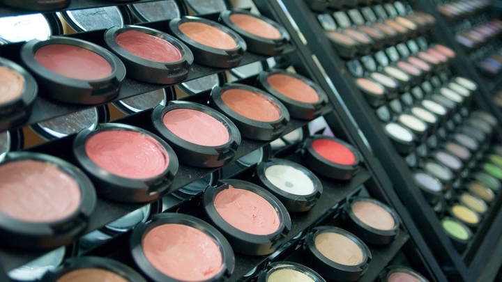 13 тюбиков туши для ресниц и 10 банок крема для лица украл из магазина ивановец