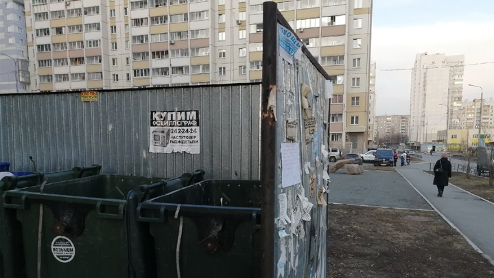 В Челябинске сто мусорных контейнеров заменят на баки нового типа