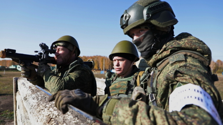 На полигоне в Новосибирской области мобилизованные проходят огневую подготовку
