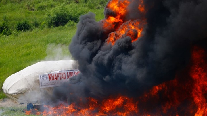 Рухнул во время взлёта: Пассажирский лайнер потерпел крушение в Катманду