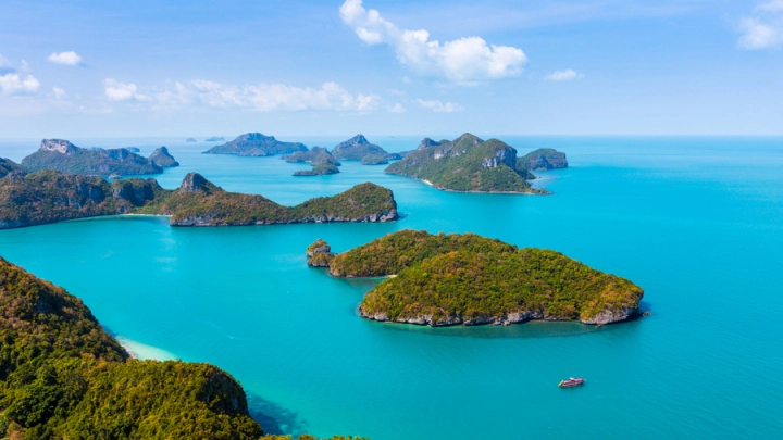 Счастье есть. Жительница Таиланда нашла на помойке пластиковый контейнер с деньгами