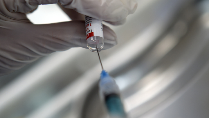В Петербурге закончилась вакцина «КовиВак»