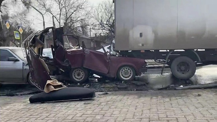 Появилось видео ДТП с пятью авто в Ростове на улице Фурмановской