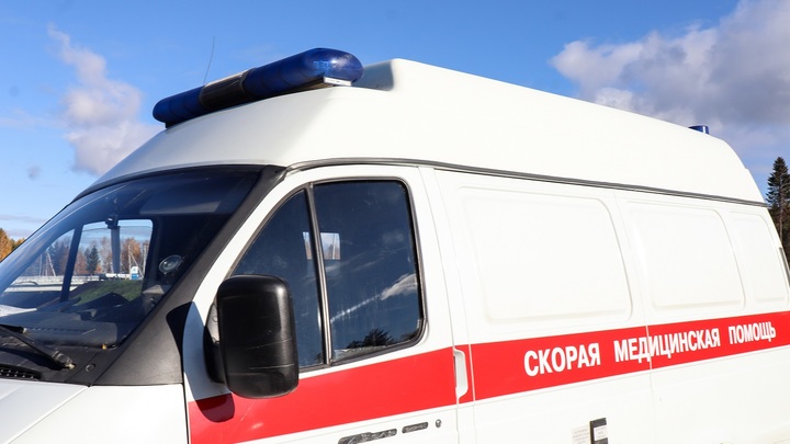 Автокран опрокинулся на дорогу в Новой Москве