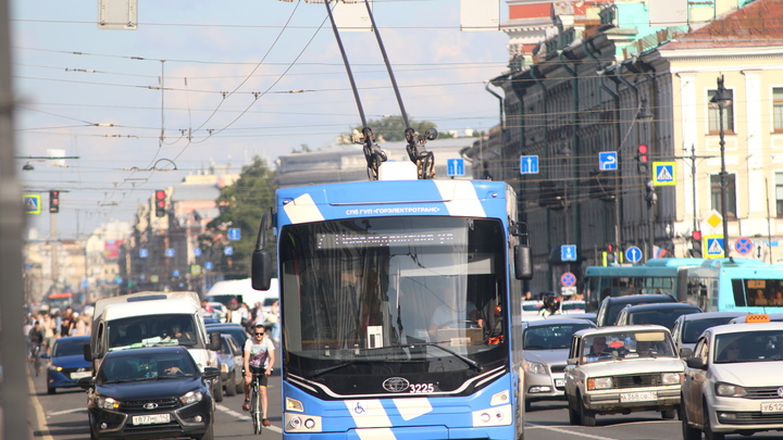 В Кемерове объяснили не работающие в троллейбусах кондиционеры проветриванием