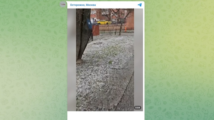 Снег и радуга: первую в Москве грозу с градом сняли на видео