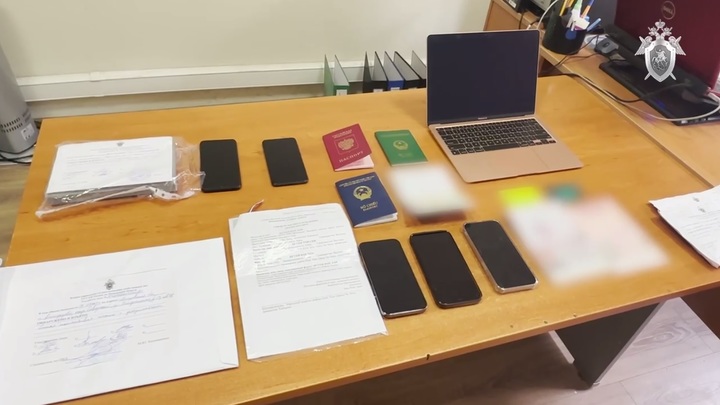 Схему легализации мигрантов по фальшивым украинским паспортам раскрыли в Подмосковье