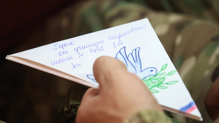 В мусорке в Нижнем Новгороде нашли коробку с письмами от студентов на фронт