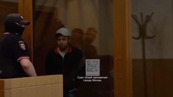 Суд в Москве арестовал повара «Кухни на районе» по делу о массовом отравлении салатами