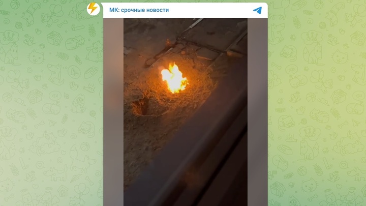 Вырывающийся из-под земли огонь в Солнечногорске попал на видео