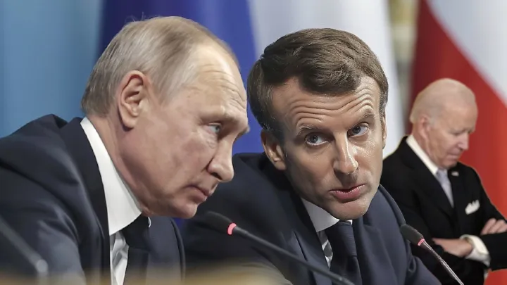 Макрон и Туск испугались журналистских микрофонов на саммите ЕС