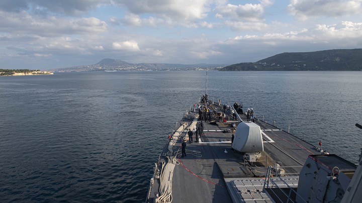 Стала известна судьба не попавших в Чёрное море эсминцев США