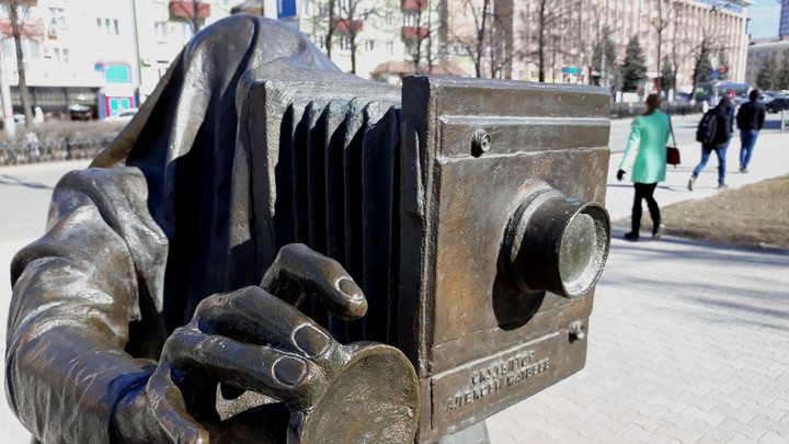 В сентябре в Челябинской области подешевели фотоаппараты, сковородки и билеты