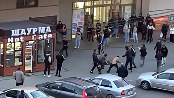 Массовая драка мигрантов в Копейске: лежащего добивали ногами