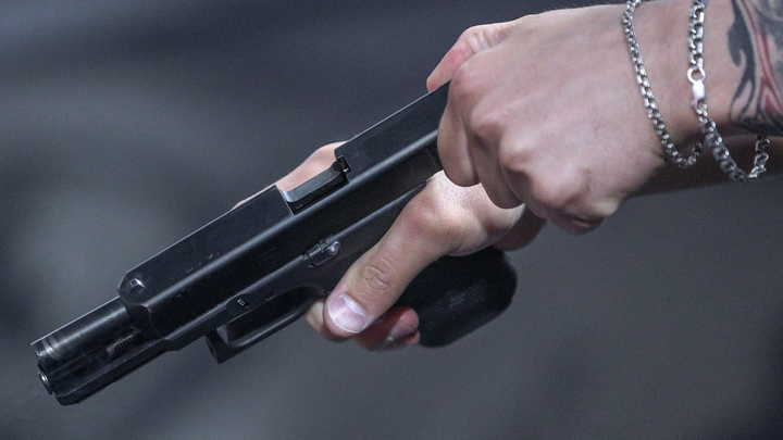 Полицейские нашли пистолет, которым дворник из Чурилово угрожал соседям