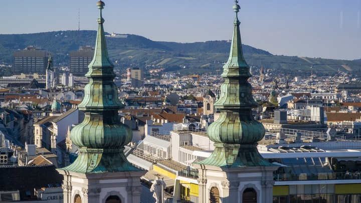 Журналист Bellingcat* Грозев заявил, что Вена заполнена шпионами России