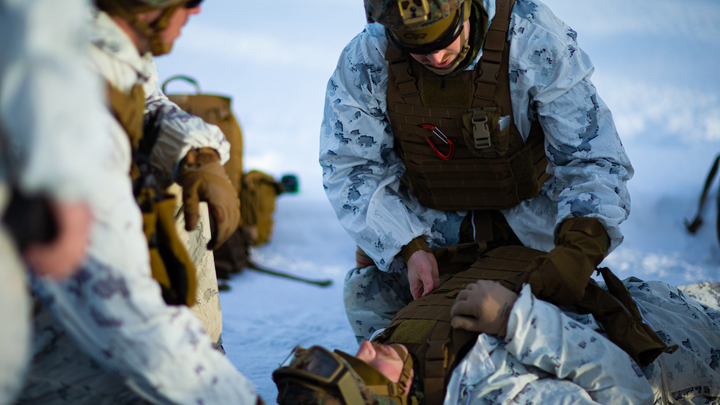 Военных в Норвегии учат самозакапываться в могилу. Перед встречей с русскими?