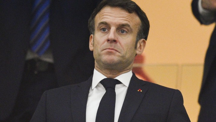 Макрон вновь стал героем анекдотов о звонках Путину