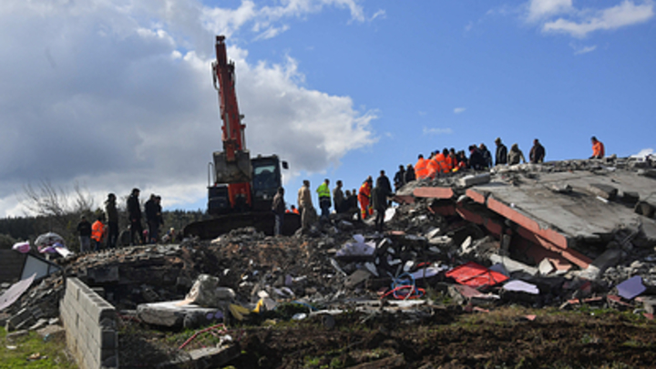 Странная синяя вспышка прочертила небо за секунды до землетрясения в Турции