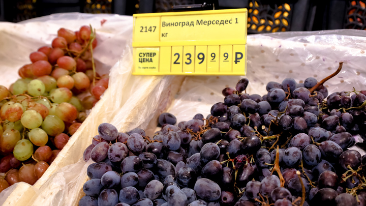 Поможет от головной боли, мигрени и тромбов: почему надо есть виноград