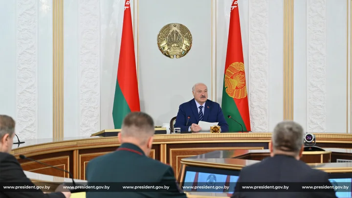 Лукашенко произвел перестановки в военном руководстве страны