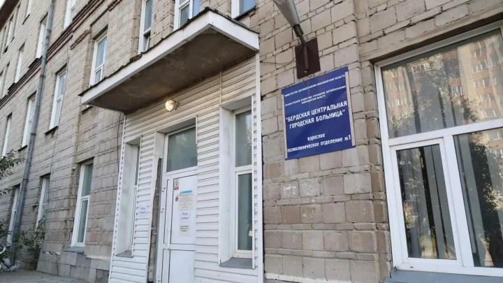 Губернатор Андрей Травников проверил ход обновления социальных объектов в Бердске