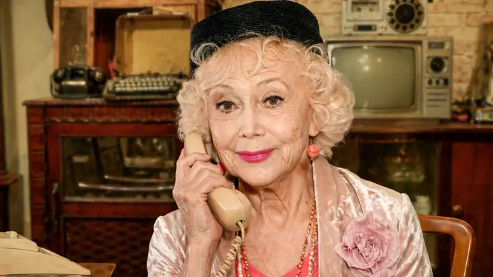 Светлана Немоляева отбилась от мошенников: Изящно и очаровательно