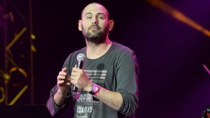 Циничная выходка Слепакова разозлила русских. Сожжены последние мосты: Вернёшься - береги уши