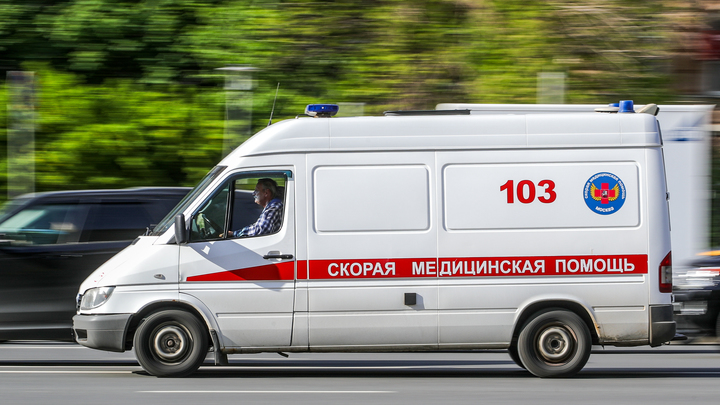 На юге Москвы грузовик переехал пешехода на парковке