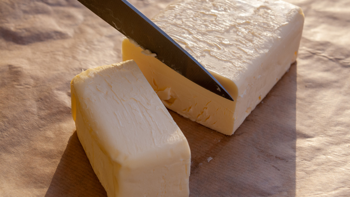 Крупные производители масла приостановили поставки в магазины России