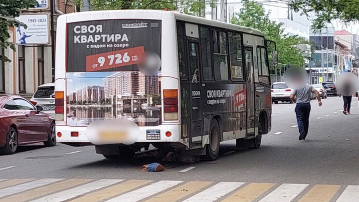 В Краснодаре на пешеходном переходе водитель автобуса насмерть сбил пенсионерку