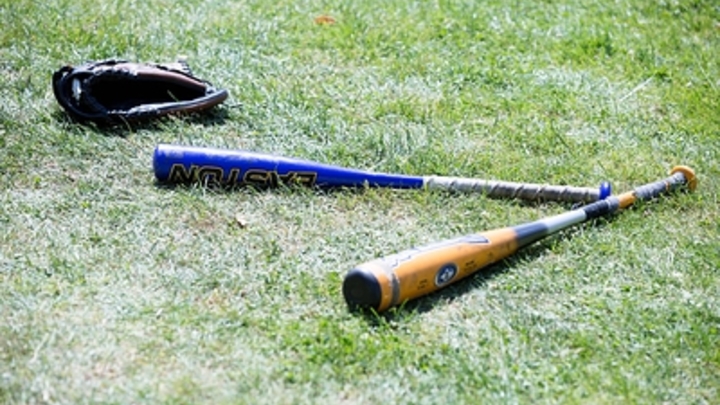 Курьер-мигрант схватился за биту в споре с русским. Но что-то пошло не так