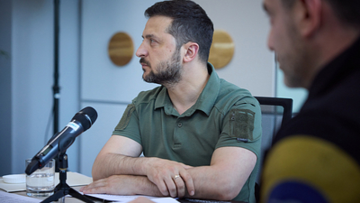 Зеленский в панике побежал из-за контрнаступления. Просит уже не оружие