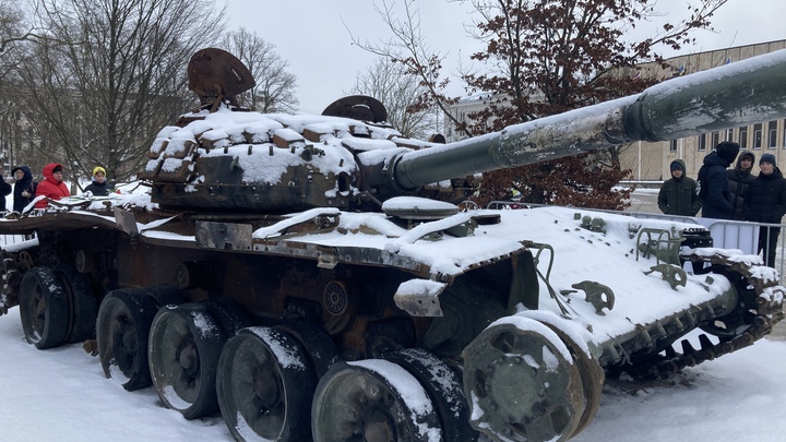 Русский танк в Эстонии не ждут: Демонстрировать подбитую машину отказываются местные власти