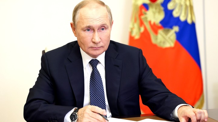 Михаил Хазин объяснил, почему Путин спокойно наблюдает за агонией Европы