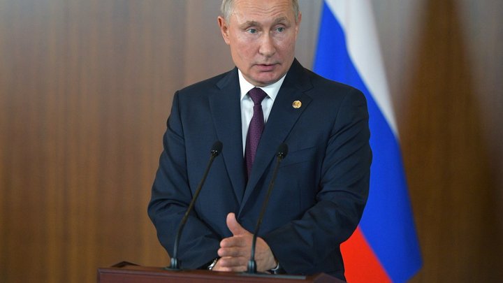 Как с дуба рухнули: Путин жёстко спустил чиновников на землю из-за справки для водителей
