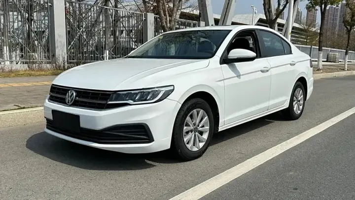 Седан Volkswagen Bora в России продают дешевле «Весты»