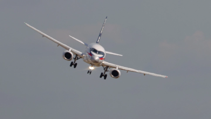 У России появился полностью импортозамещённый самолёт SJ-100: Озвучена дата первого полёта